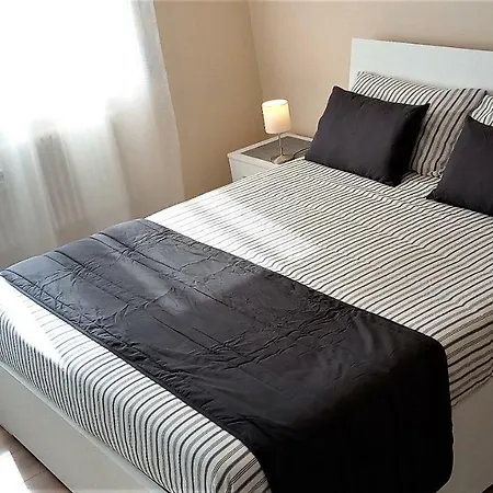 Lovely, Charming And Quiet In The Centre Air Conditioned And Free Private Garage Appartamento *