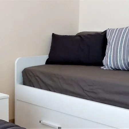 Lovely, Charming And Quiet In The Centre Air Conditioned And Free Private Garage דירה קומו