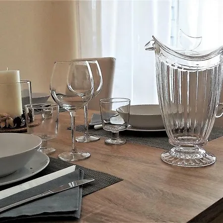 Lovely, Charming And Quiet In The Centre Air Conditioned And Free Private Garage דירה קומו